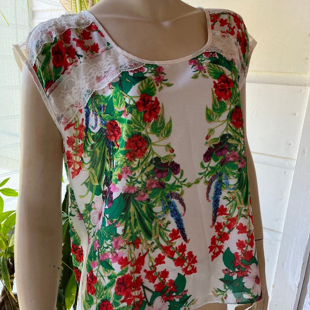 Floral sleeveless blouse -NUE OPTIONS PETITES